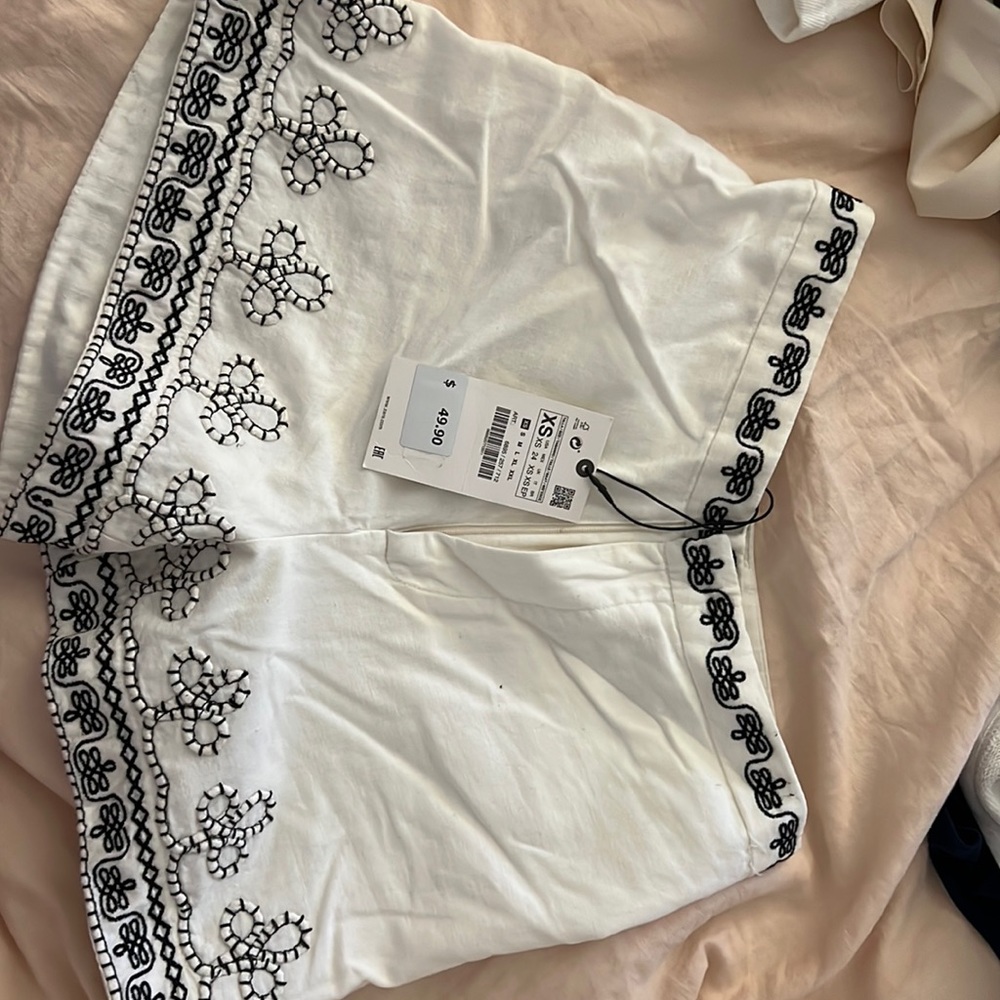 NWT Zara white with black embroidery shorts XS